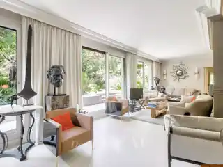 Exceptional Apartment Opening to a Hidden Garden