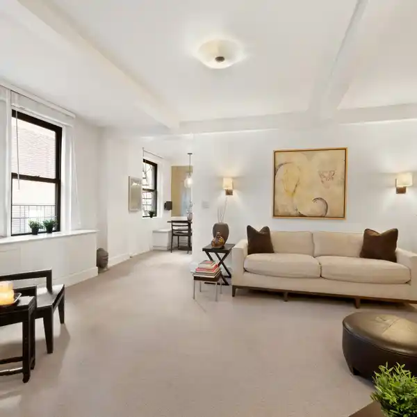 PREWAR CO-OP ON A PRIME CENTRAL PARK BLOCK