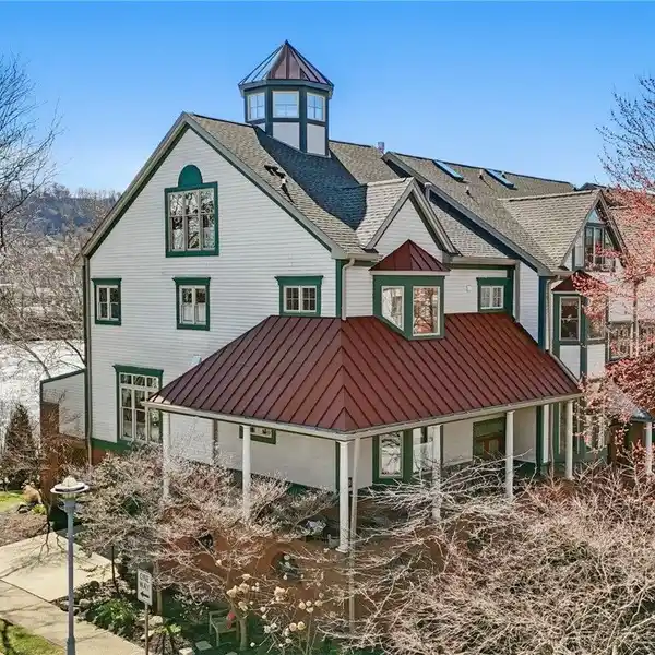UPDATED END UNIT RIVERFRONT HOME