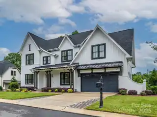 Immaculate Open-Plan Modern Farmhouse