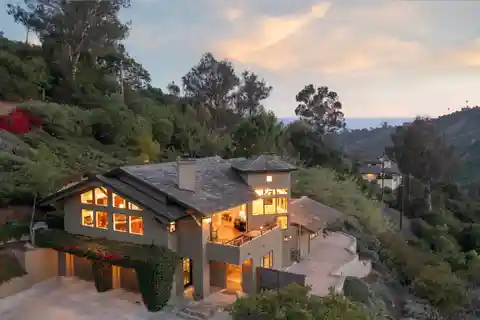 Contemporary Retreat Above Sycamore Canyon