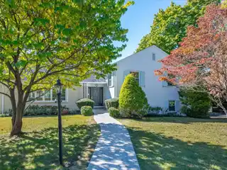 Fully Reimagined Residence in the Heart of Elmsmere Estates