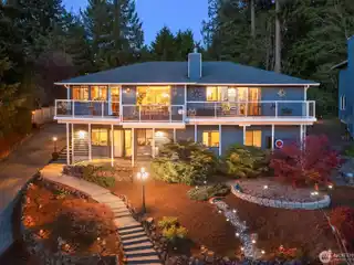 One-Of-A-Kind Daylight Rambler with Sweeping Views