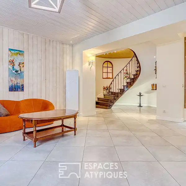 RENOVATED HISTORIC HOME STEPS FROM LAKE