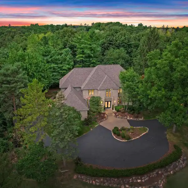EXCLUSIVE SECLUDED BLOOMFIELD HILLS ESTATE