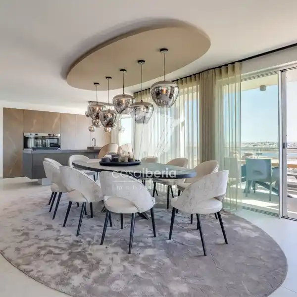 EXCLUSIVE NEWLY RENOVATED PENTHOUSE