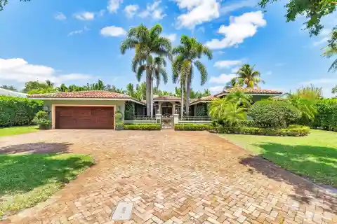 Quintessential Florida Living in a Great Location