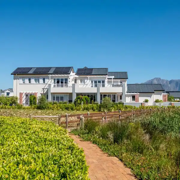 EXQUISITE RESIDENCE WITH CAPTIVATING VIEWS