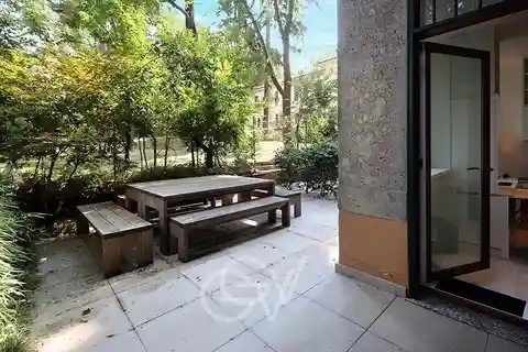 Privacy and Relaxation in the Center of Milan