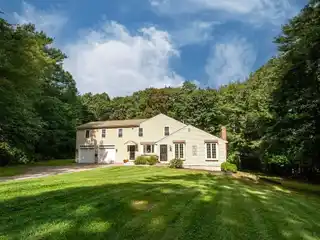 Private Retreat at the End of a Quiet Cul-De-Sac