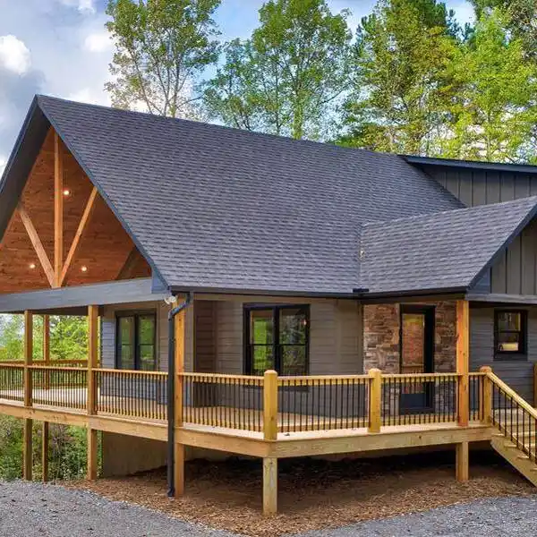 CRAFTSMAN MOUNTAIN RETREAT WITH SCENIC VIEWS