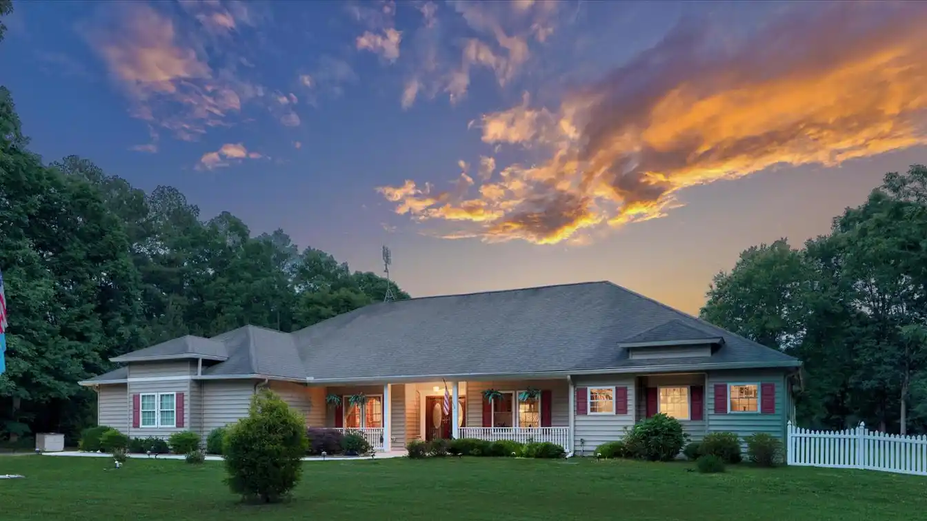 Magnificent Custom-built Ranch-style Farmette