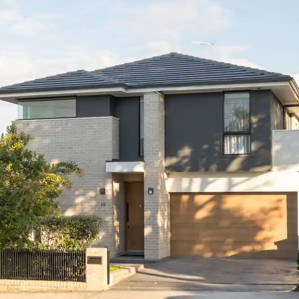ARCHITECTURALLY REFINED RESIDENCE