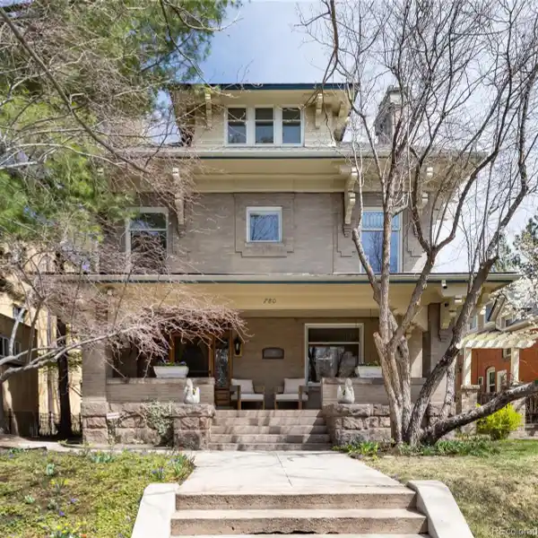 CLASSIC THREE-STORY DENVER SQUARE