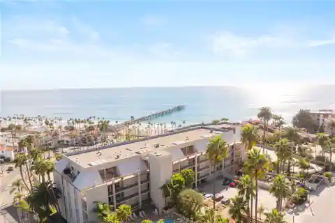 Modern Condo Featuring Coastal Breeze and Natural Light