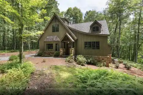 Charming Custom Mountain Cottage