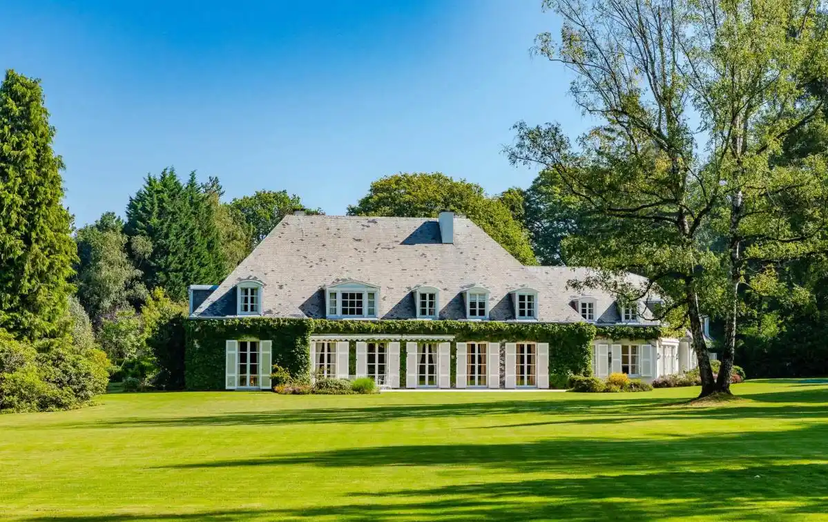 Spacious Open Plan Villa in the Beautiful Pins Noirs District