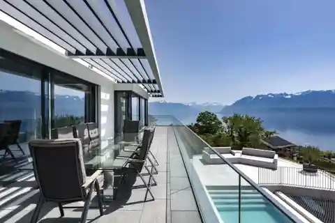 Stunning Contemporary Residence