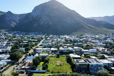Where Mountains Meet the Sea