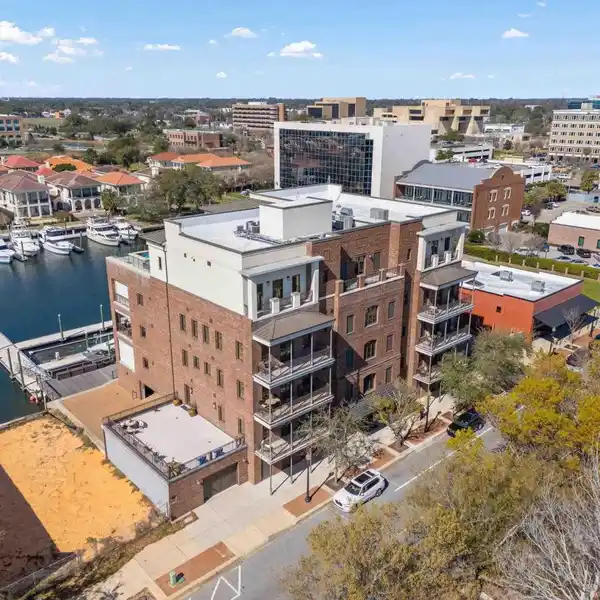 LUXURY MARINA-VIEW CONDO IN THE HEART OF DOWNTOWN PENSACOLA