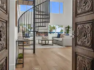 Rare Penthouse Retreat Above the Pacific