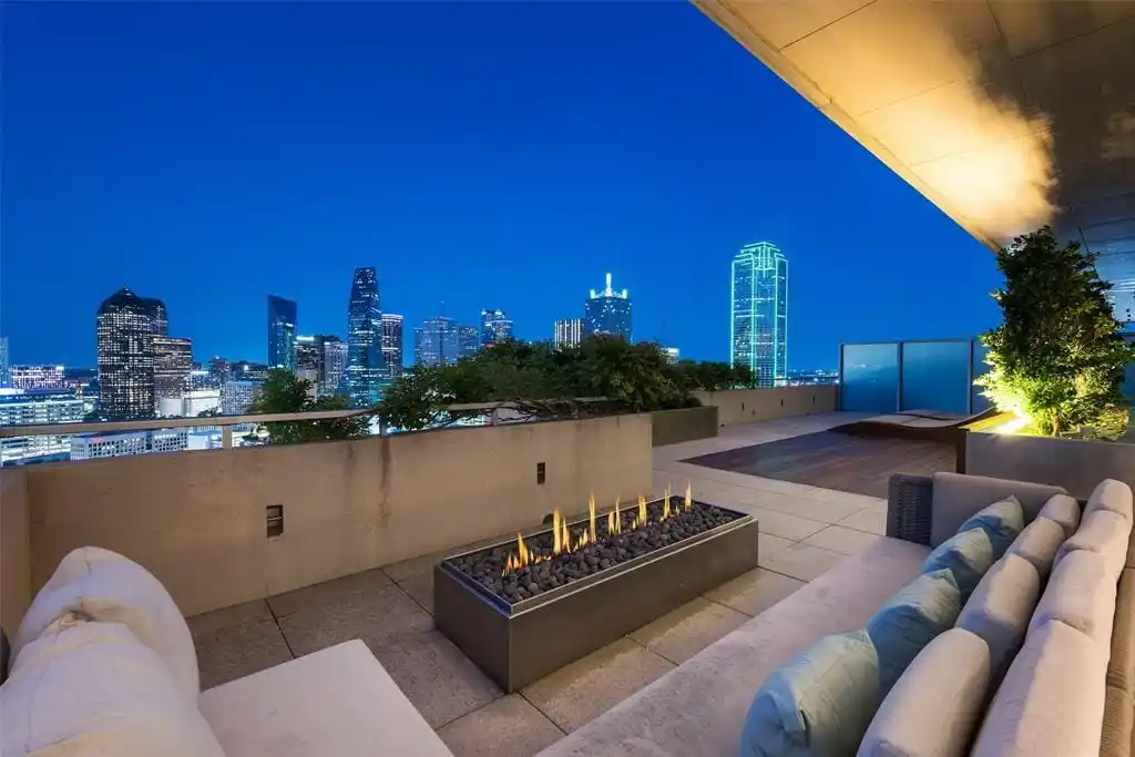 Impeccable Luxury Penthouse with Sweeping Views