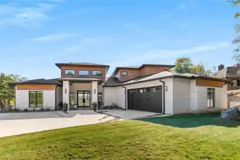 Exceptional Waterfront Living