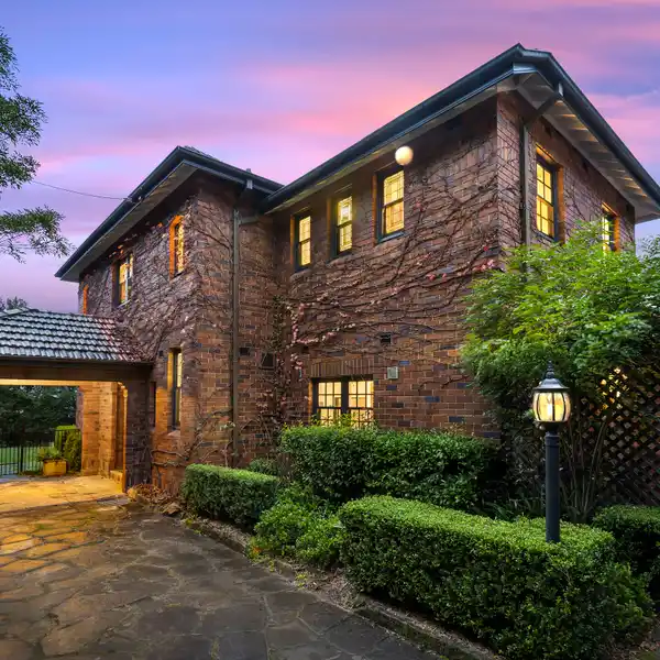 STUNNING 1930S TUDOR HOME WITH TIMELESS CHARM