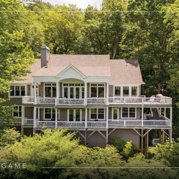 SPACIOUS HOME IN THE HEART OF SAPPHIRE VALLEY