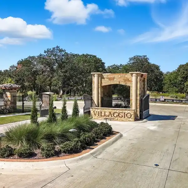 GENERIOUS HOMESITE IN VILLAGIO
