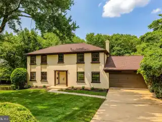 All-brick Colonial in Sought-after Mantua
