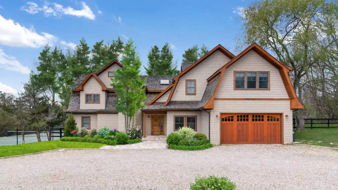 Open-concept Gambrel Home for Rent in Water Mill