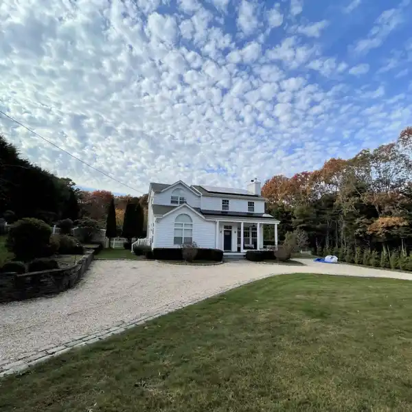 COASTAL FARMHOUSE OASIS