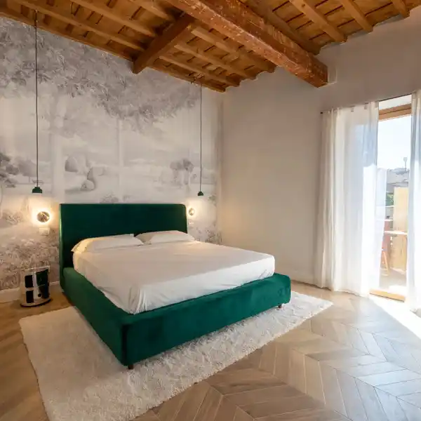 SPACIOUS THREE BEDROOM RESIDENCE OFFERING CONTEMPORARY LUXURY