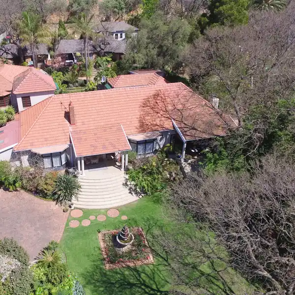 WESTCLIFF MINI MOUNTAIN ESTATE - SECLUDED ELEGANCE