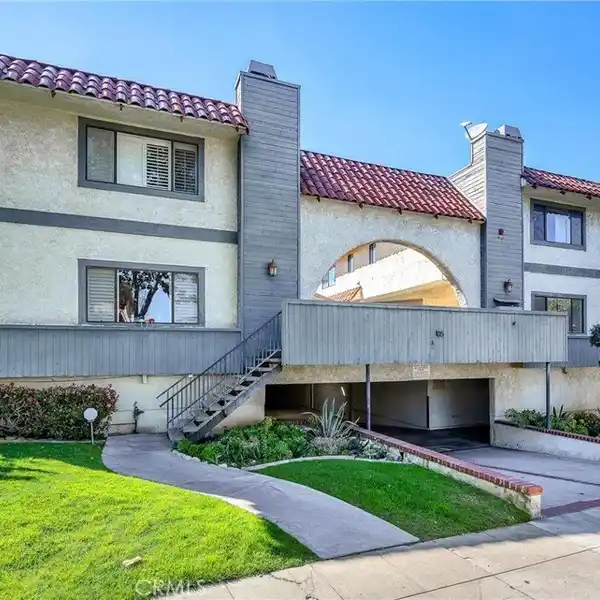 SPACIOUS TOWNHOUSE