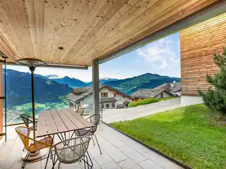 Stylish Holiday Apartment in Falera - Perfect for Upscale Living