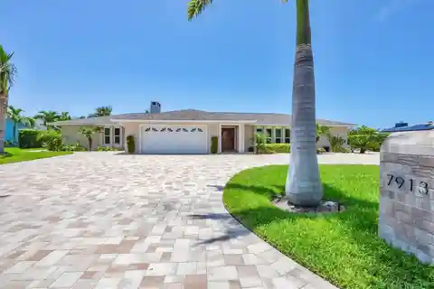Meticulously Maintained Seaside Ranch