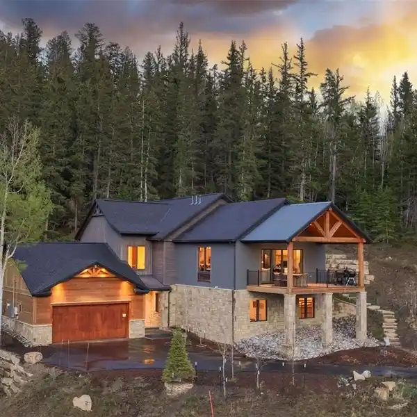 MODERN DESIGN WITH MOUNTAIN CHARACTER