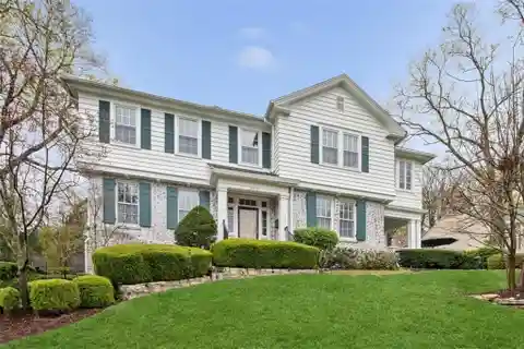 Classic 1918 Hilltop Beauty