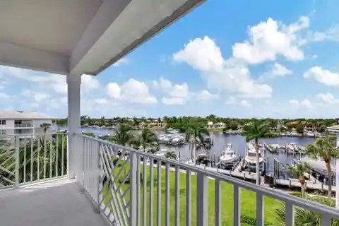 Beautiful Penthouse Overlooking the Intracoastal Waterway