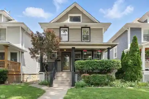 Vintage Charm Meets Modern Comfort