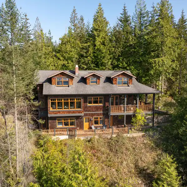 PRIVATE 5-ACRE FENCED ESTATE WITH VIEWS