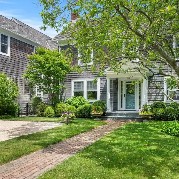 QUINTESSENTIAL HAMPTONS HOME ON EXQUISITE GROUNDS