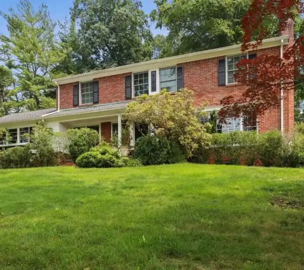IMMACULATE CENTER HALL COLONIAL