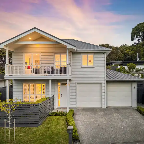 EXCEPTIONAL HOME FOR SUN-DRENCHED LIVING