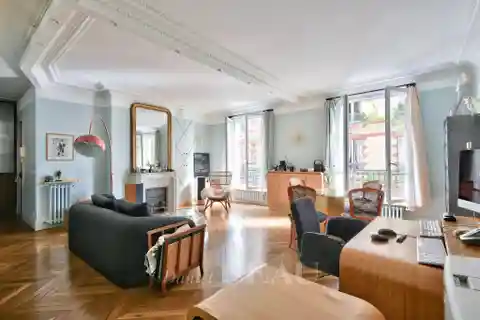 Historic Marais Apartment with Courtyard Views