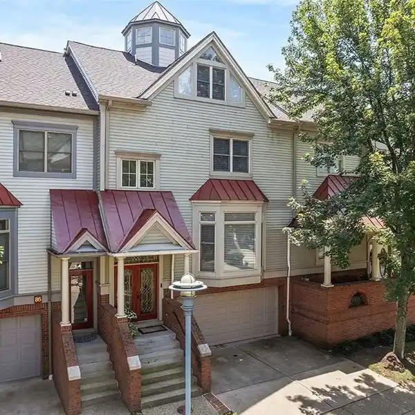 SOPHISTICATED HERR'S ISLAND TOWNHOME