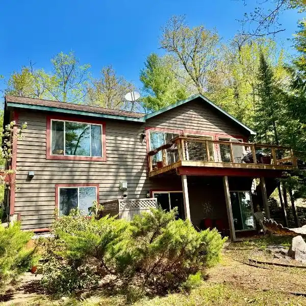 CEDAR LAKEFRONT HOME WITH STUNNING VIEWS
