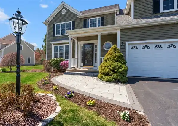 IMMACULATE COLONIAL IN HILLCREST ESTATES